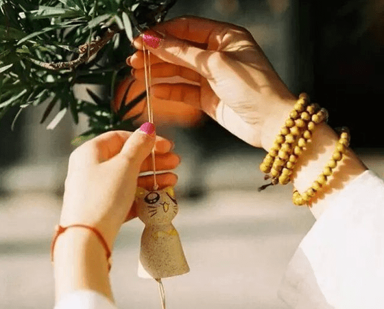 Đeo trang sức phong thủy hợp mệnh để tăng may mắn